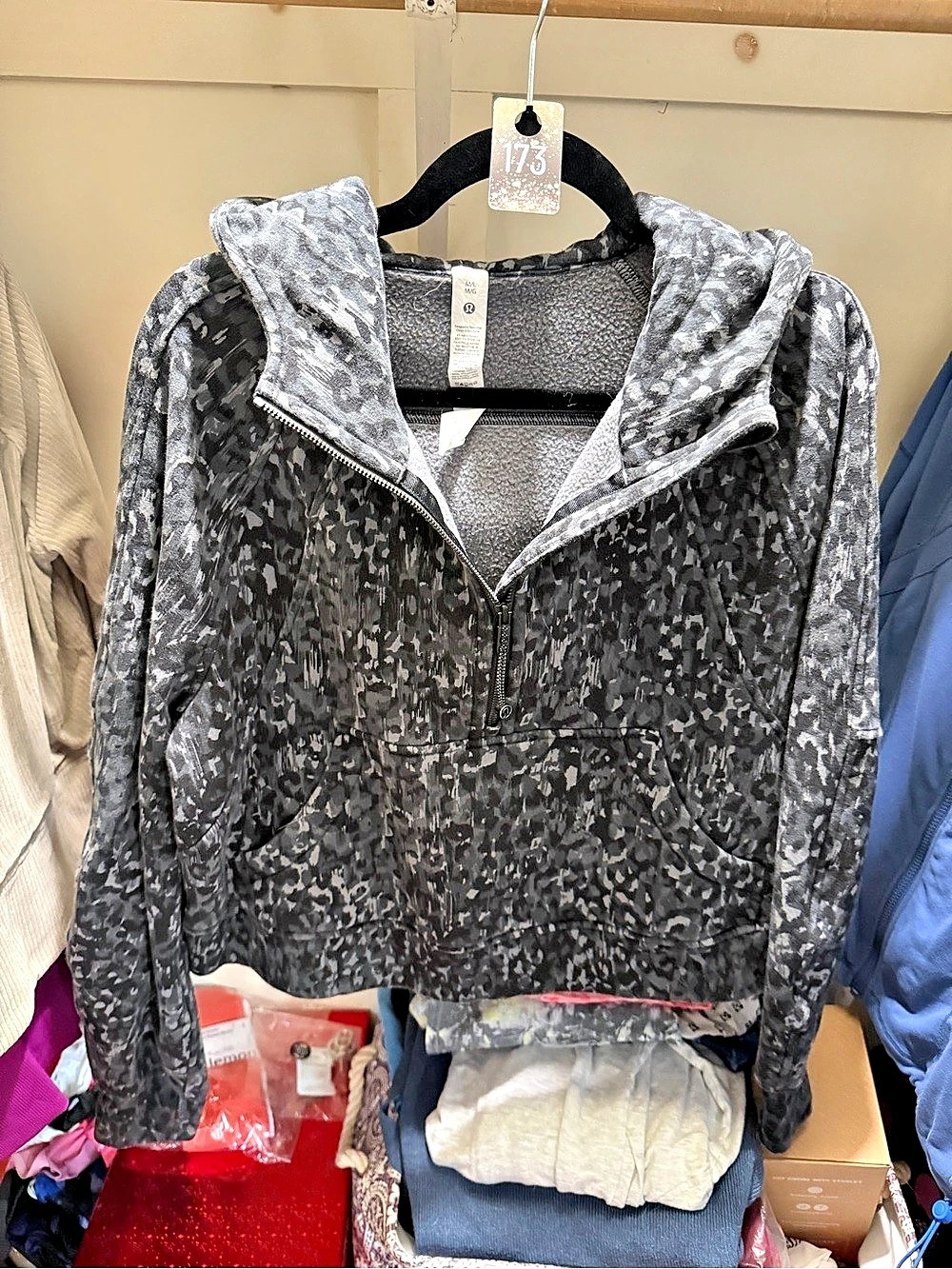 173- lululemon Scuba Oversized Half-Zip Hoodie Leopard Print M/L